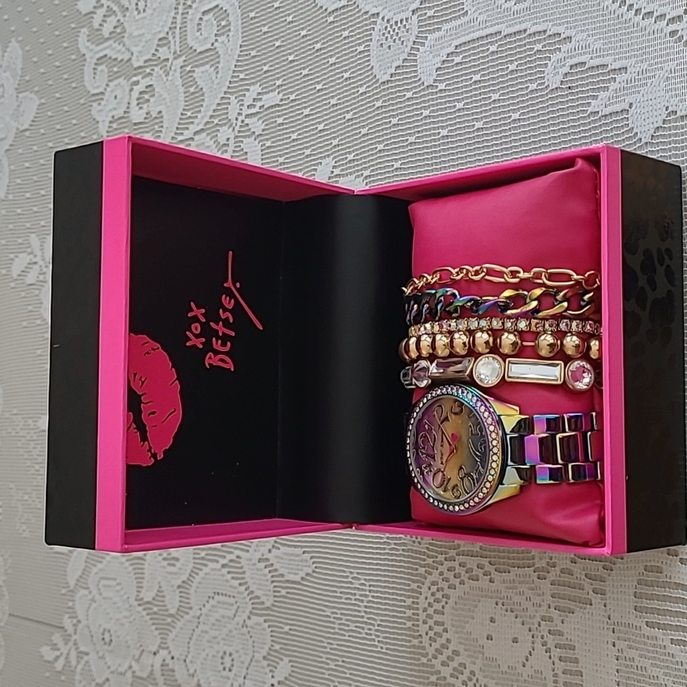 Betsey Johnson Watch - Picture 2 of 4